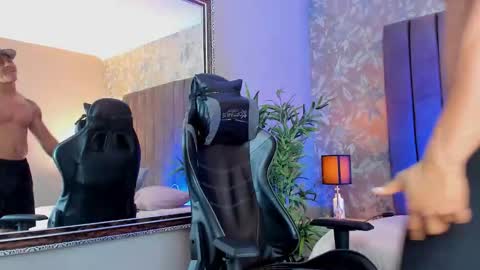 Ian White online show from 16, 9, 2025