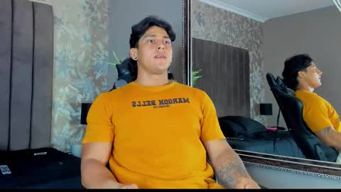 Ian White online show from 5, 10, 2025