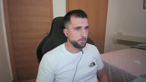 Snapshot of iberian_macho chatting on 28, 10, 2025 iberian_macho online show from 28, 10, 2025
