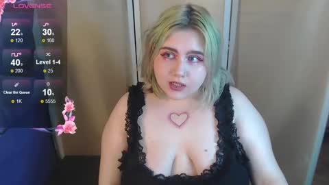 Snapshot of ice_baby01 chatting on 14, 10, 2025 Alice Bunny666 online show from 14, 10, 2025