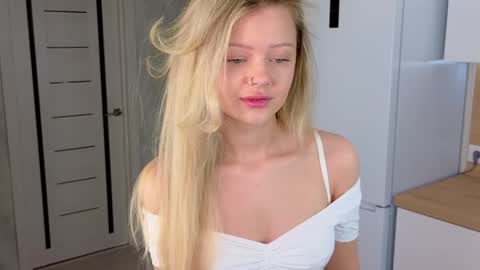 Snapshot of ifiwasyourgf chatting on 20, 12, 2024 Lisa online show from 20, 12, 2024