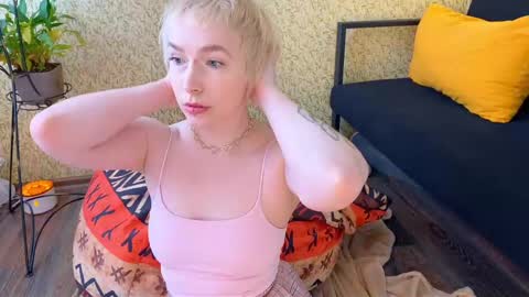 Emmy  help me reach 100 thumbs up online show from 11, 3, 2025