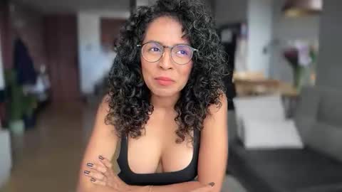 Snapshot of illaroom chatting on 12, 11, 2025 Kloe online show from 12, 11, 2025