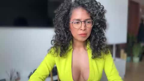 Snapshot of illaroom chatting on 18, 11, 2025 Kloe online show from 18, 11, 2025