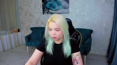 Snapshot of im__youre_sunshine chatting on 25, 11, 2025 Roxy online show from 25, 11, 2025