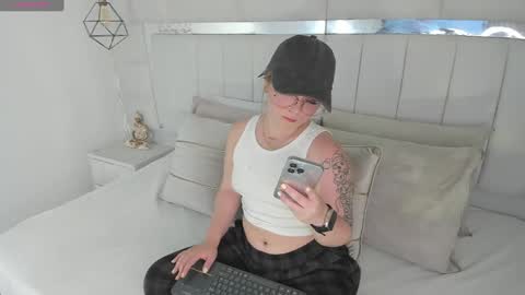 DAHLIA online show from 7, 2, 2025