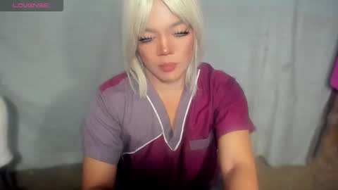 Snapshot of im_ur_hot_ella chatting on 9, 10, 2025 ella may online show from 9, 10, 2025