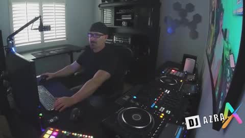 Snapshot of imdjazra chatting on 26, 10, 2025 DJ Azra online show from 26, 10, 2025