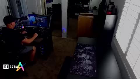 Snapshot of imdjazra chatting on 26, 10, 2025 DJ Azra online show from 26, 10, 2025