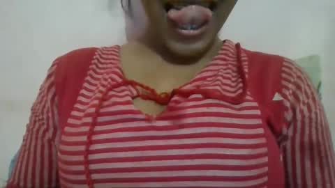 Snapshot of imlovelyrose chatting on 1, 2, 2025 ROSE online show from 1, 2, 2025