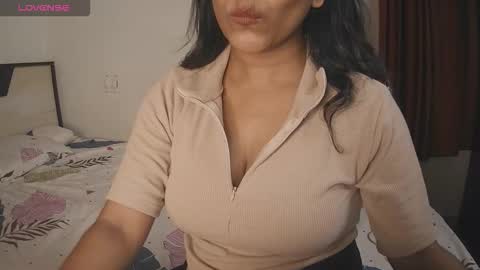 Snapshot of imlovelyrose chatting on 28, 9, 2025 ROSE online show from 28, 9, 2025