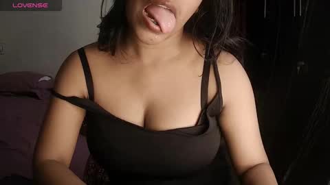 Snapshot of imlovelyrose chatting on 25, 10, 2025 ROSE online show from 25, 10, 2025