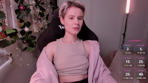 Snapshot of imnotmia chatting on 4, 1, 2025 Mia online show from 4, 1, 2025