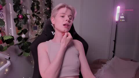 Snapshot of imnotmia chatting on 12, 1, 2025 Mia online show from 12, 1, 2025