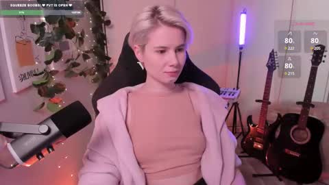 Snapshot of imnotmia chatting on 22, 2, 2025 Mia online show from 22, 2, 2025