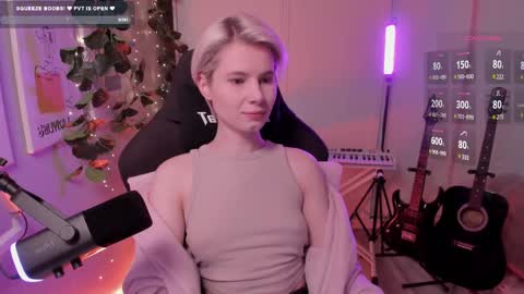 Snapshot of imnotmia chatting on 4, 3, 2025 Mia online show from 4, 3, 2025