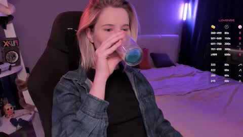 Snapshot of imnotmia chatting on 8, 3, 2026 Mia online show from 8, 3, 2026