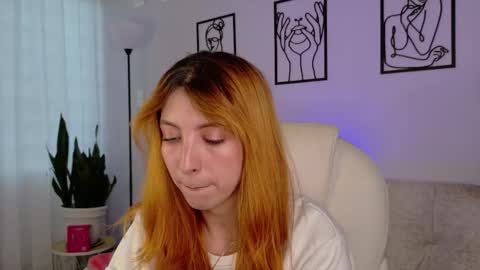 Snapshot of imsiennabellucci chatting on 16, 10, 2025 Sienna online show from 16, 10, 2025