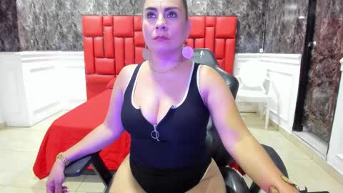 Snapshot of imyourdirtymilf chatting on 18, 10, 2025 Karina online show from 18, 10, 2025