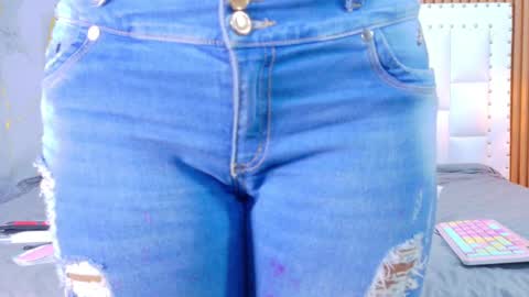 LITTLE AINHOA  online show from 21, 11, 2025