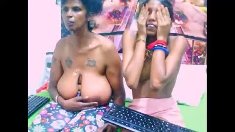 indiansexyslender4u2luv online show from 25, 1, 2025