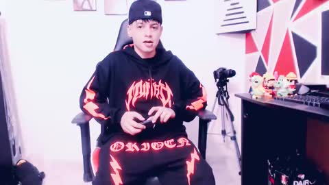 Snapshot of indomitablebeast chatting on 8, 3, 2025 matias online show from 8, 3, 2025