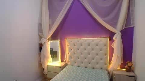Ingrid petite online show from 17, 12, 2024