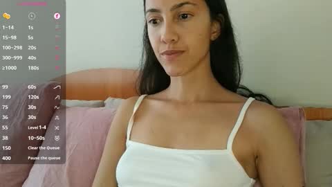 Snapshot of innocentlatiina chatting on 21, 10, 2025 Laroa online show from 21, 10, 2025