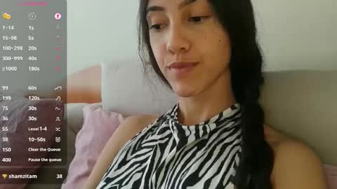 Snapshot of innocentlatiina chatting on 22, 10, 2025 Laroa online show from 22, 10, 2025