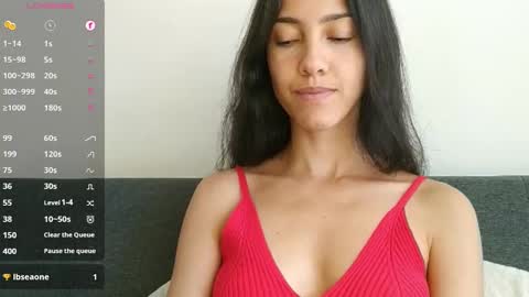 Snapshot of innocentlatiina chatting on 30, 10, 2025 Laroa online show from 30, 10, 2025