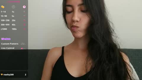 Snapshot of innocentlatiina chatting on 10, 11, 2025 Laroa online show from 10, 11, 2025