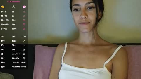 Snapshot of innocentlatiina chatting on 12, 11, 2025 Laroa online show from 12, 11, 2025