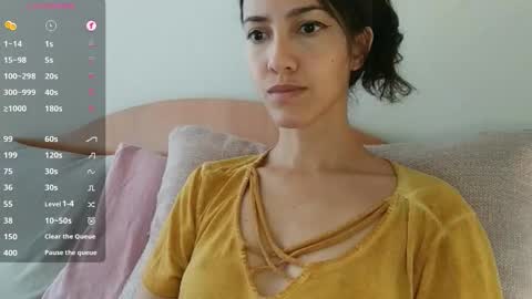 Snapshot of innocentlatiina chatting on 20, 11, 2025 Laroa online show from 20, 11, 2025