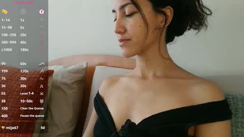 Snapshot of innocentlatiina chatting on 21, 11, 2025 Laroa online show from 21, 11, 2025