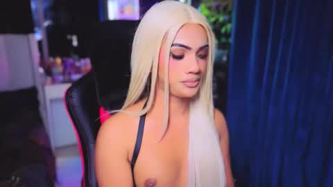 Snapshot of irina_woodshakylishxx chatting on 5, 3, 2026 IRINAA online show from 5, 3, 2026