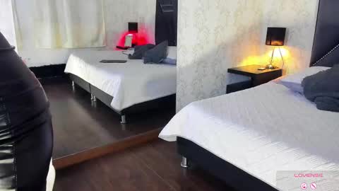 Queen Iris online show from 12, 3, 2026