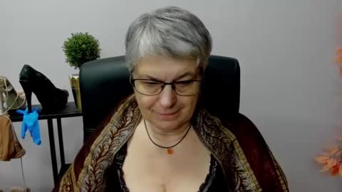 I R I S online show from 3, 1, 2025