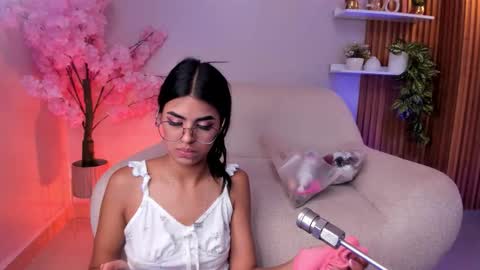 Snapshot of isa_little4u chatting on 30, 11, 2025 online show from 30, 11, 2025