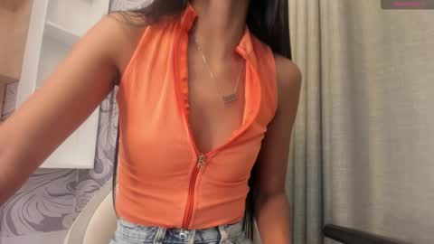 Snapshot of isa_little4u chatting on 2, 12, 2025 online show from 2, 12, 2025