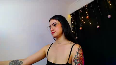 Snapshot of isa_maiden_ chatting on 31, 12, 2024 online show from 31, 12, 2024