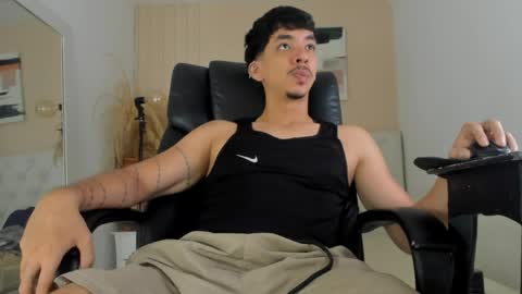 Snapshot of isaac_cryston chatting on 6, 4, 2026 isaac_cryston online show from 6, 4, 2026