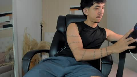 Snapshot of isaac_cryston chatting on 8, 4, 2026 isaac_cryston online show from 8, 4, 2026