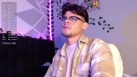 Snapshot of isaac_saenz chatting on 8, 12, 2024 Isaac Saenz. online show from 8, 12, 2024