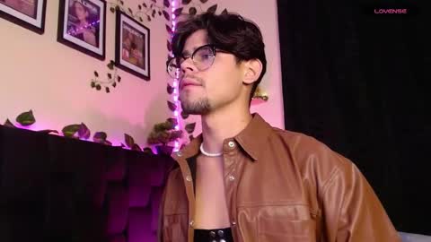 Snapshot of isaac_saenz chatting on 14, 2, 2025 Isaac Saenz. online show from 14, 2, 2025