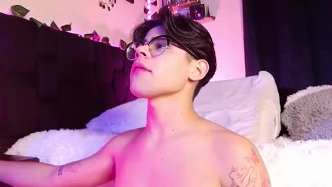 Snapshot of isaac_saenz chatting on 9, 3, 2025 Isaac Saenz. online show from 9, 3, 2025