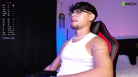 Snapshot of isaac_saenz chatting on 10, 9, 2025 Isaac Saenz. online show from 10, 9, 2025