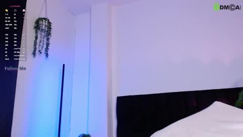 Snapshot of isaac_saenz chatting on 25, 9, 2025 Isaac Saenz. online show from 25, 9, 2025