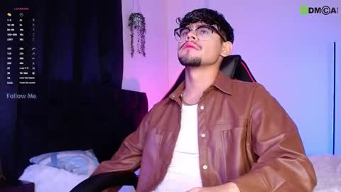 Snapshot of isaac_saenz chatting on 12, 10, 2025 Isaac Saenz. online show from 12, 10, 2025