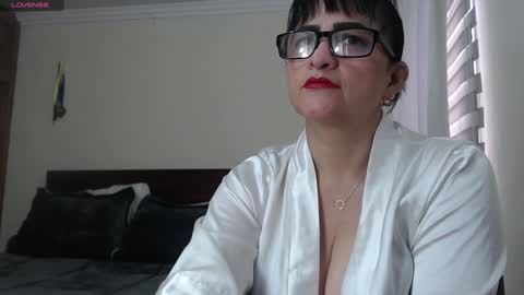 Isabeel Sofia online show from 2, 2, 2025