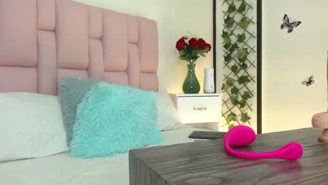 Snapshot of isabela_ferrer_ chatting on 21, 12, 2024 I S A online show from 21, 12, 2024